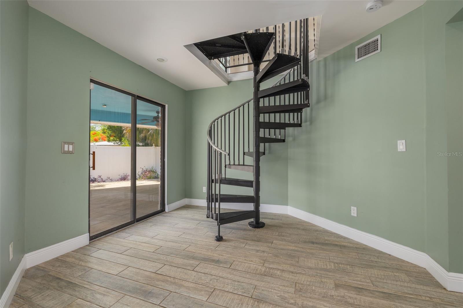 Image 18 of 33 For 941 65th Street S