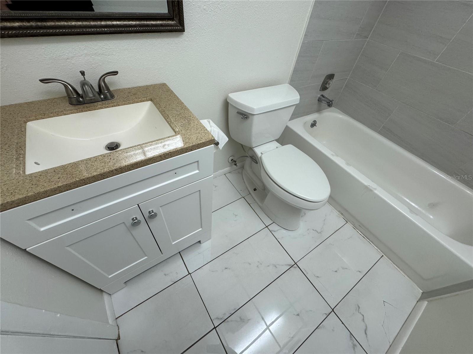 Image 18 of 31 For 3300 Fox Chase Circle N 229