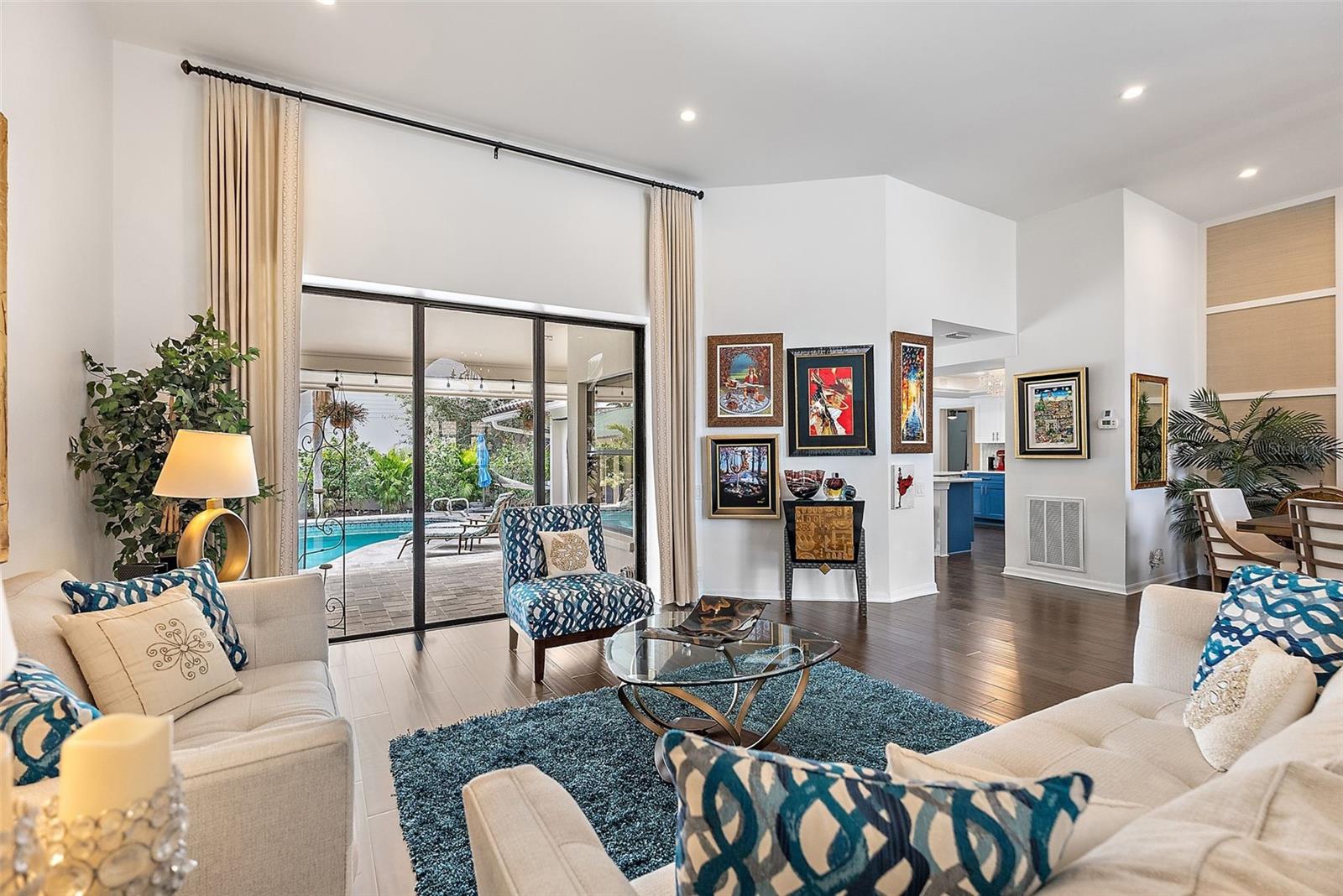 Listing photo id 11 for 5801 Leeland Street S