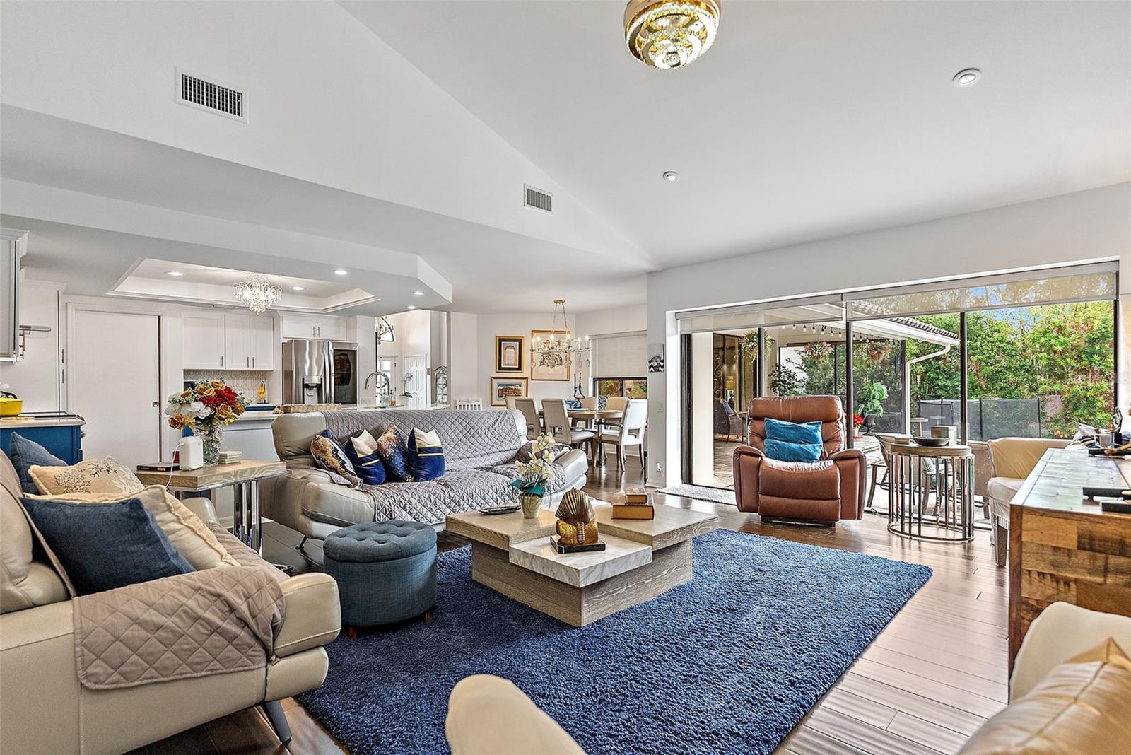 Listing photo id 13 for 5801 Leeland Street S