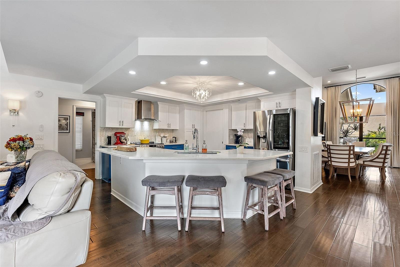 Listing photo id 17 for 5801 Leeland Street S