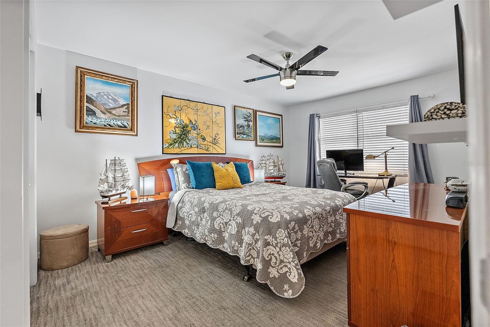 Listing photo id 23 for 5801 Leeland Street S