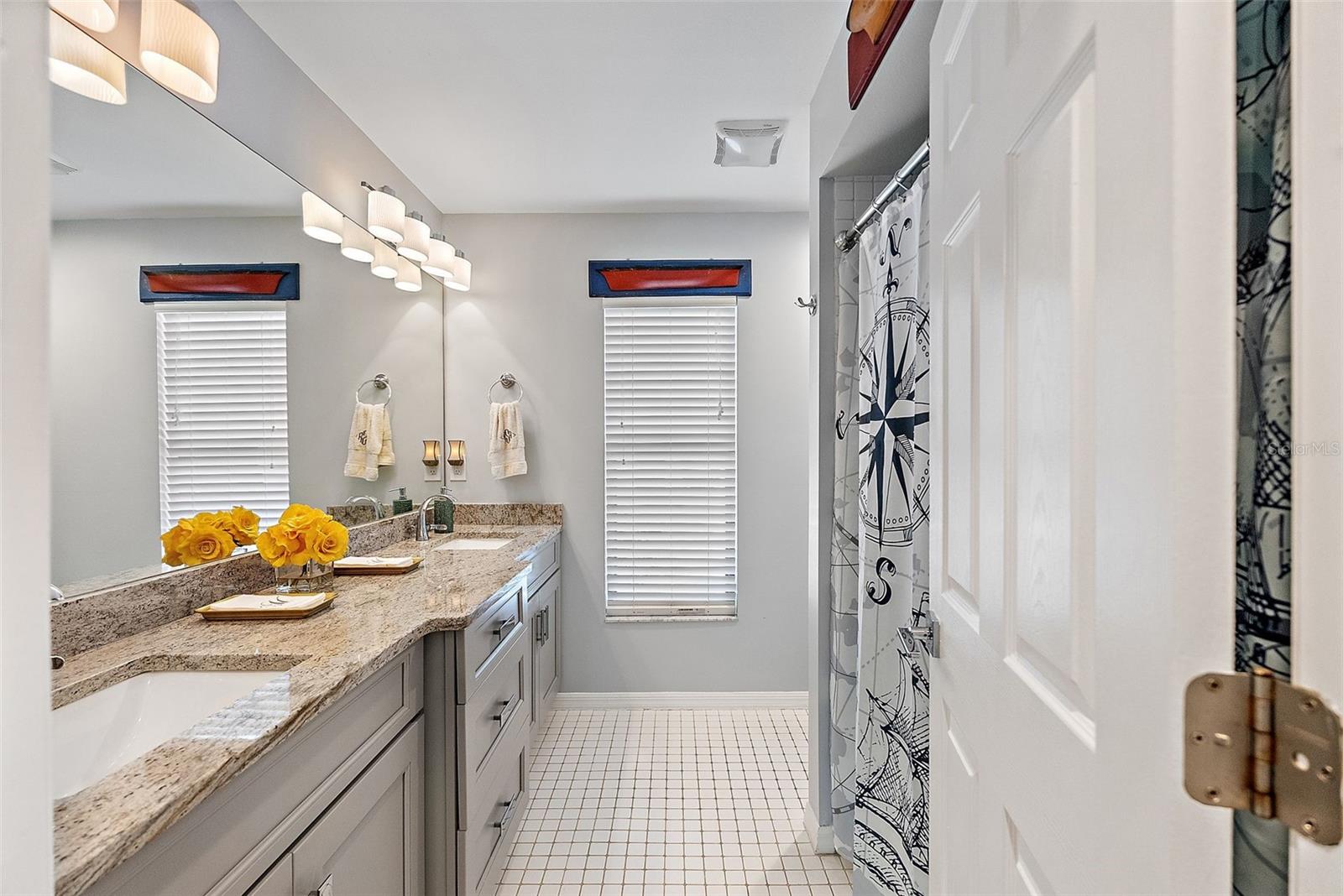 Listing photo id 31 for 5801 Leeland Street S