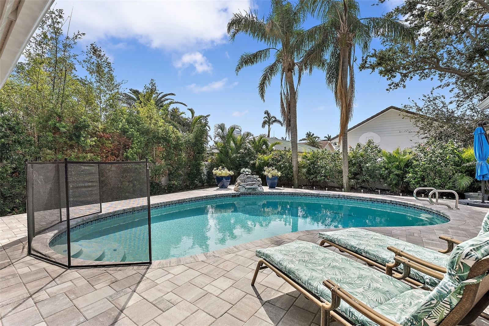 Listing photo id 34 for 5801 Leeland Street S