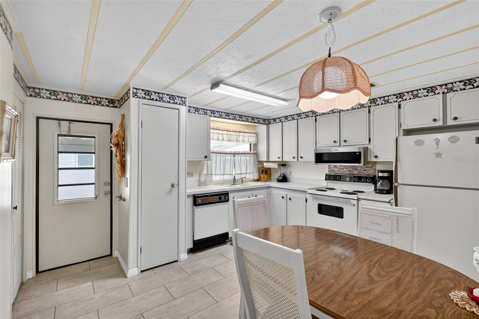 Image 10 of 75 For 702 Del Luna Drive