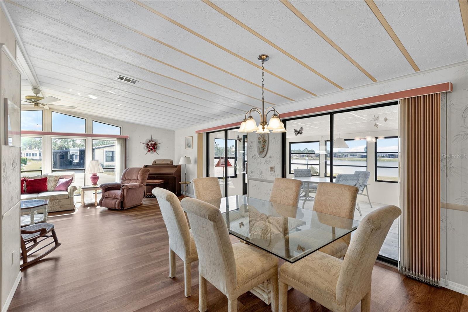 Image 12 of 75 For 702 Del Luna Drive