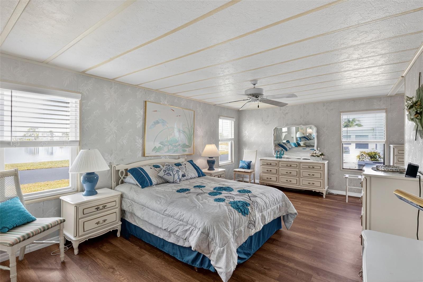 Image 17 of 75 For 702 Del Luna Drive