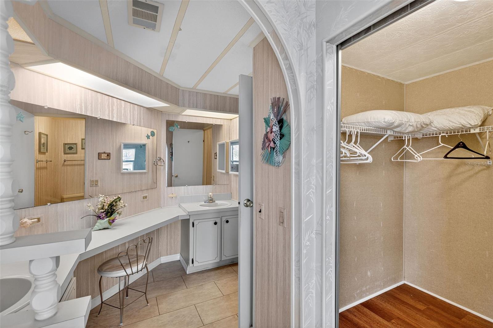 Image 20 of 75 For 702 Del Luna Drive