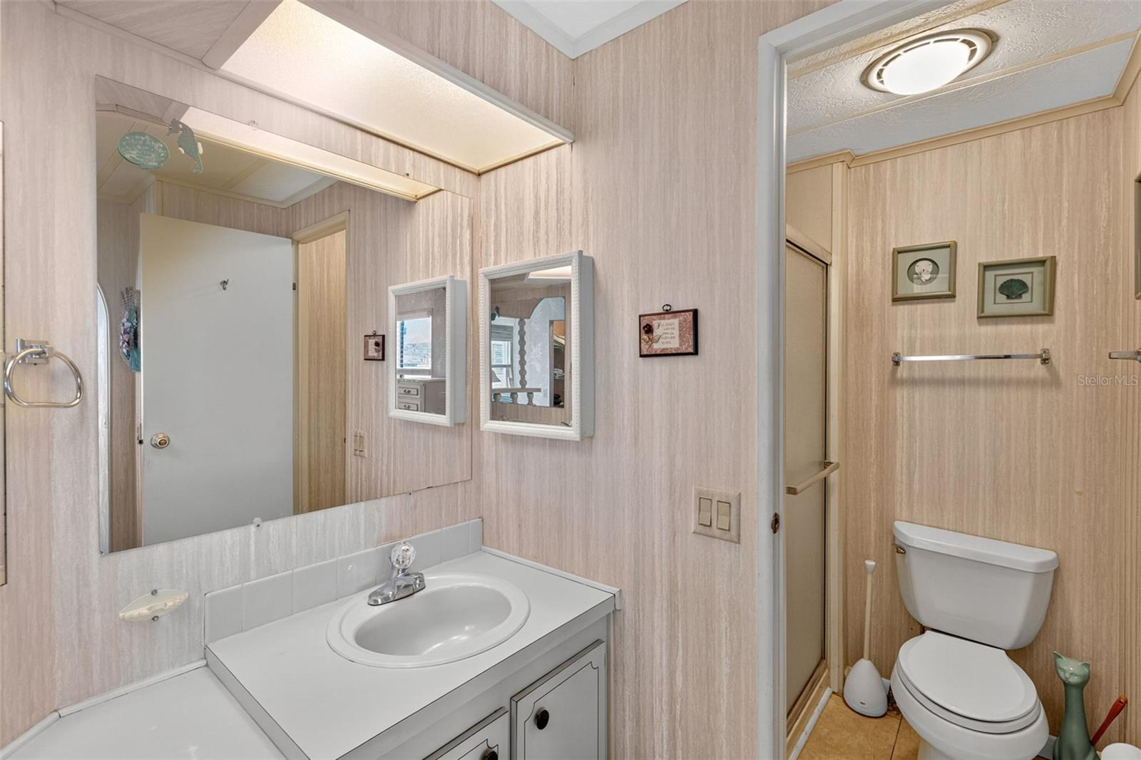 Image 22 of 75 For 702 Del Luna Drive