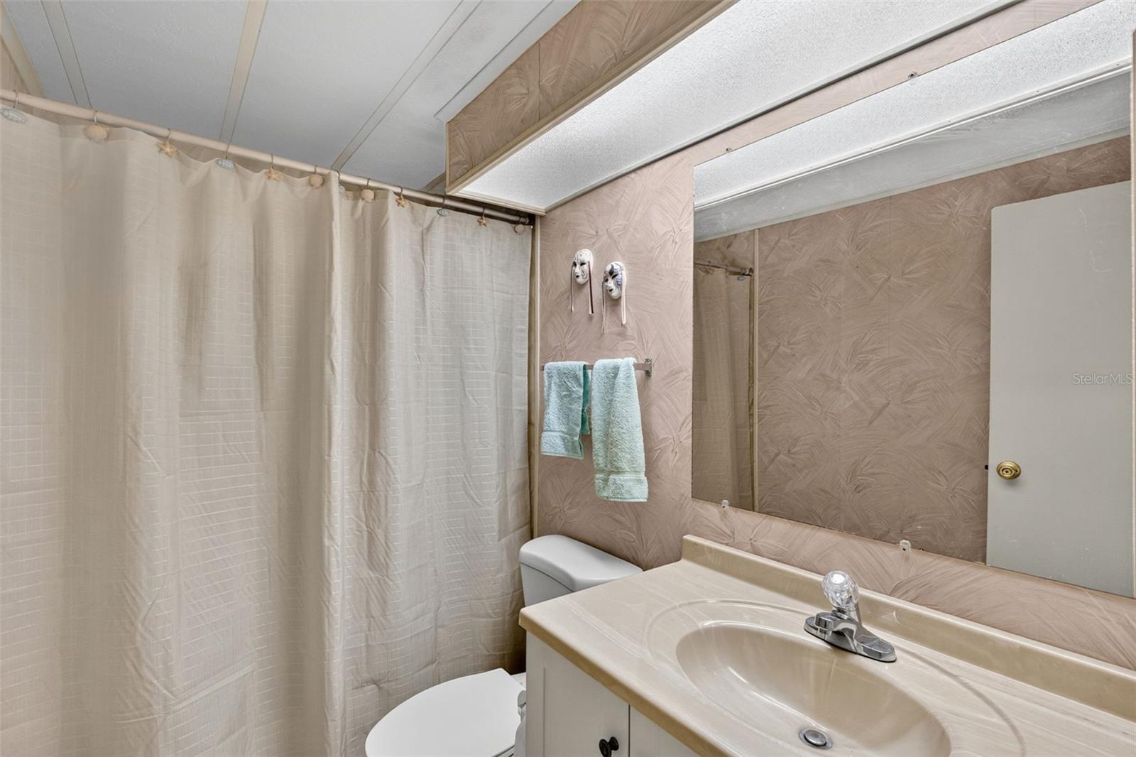 Image 25 of 75 For 702 Del Luna Drive