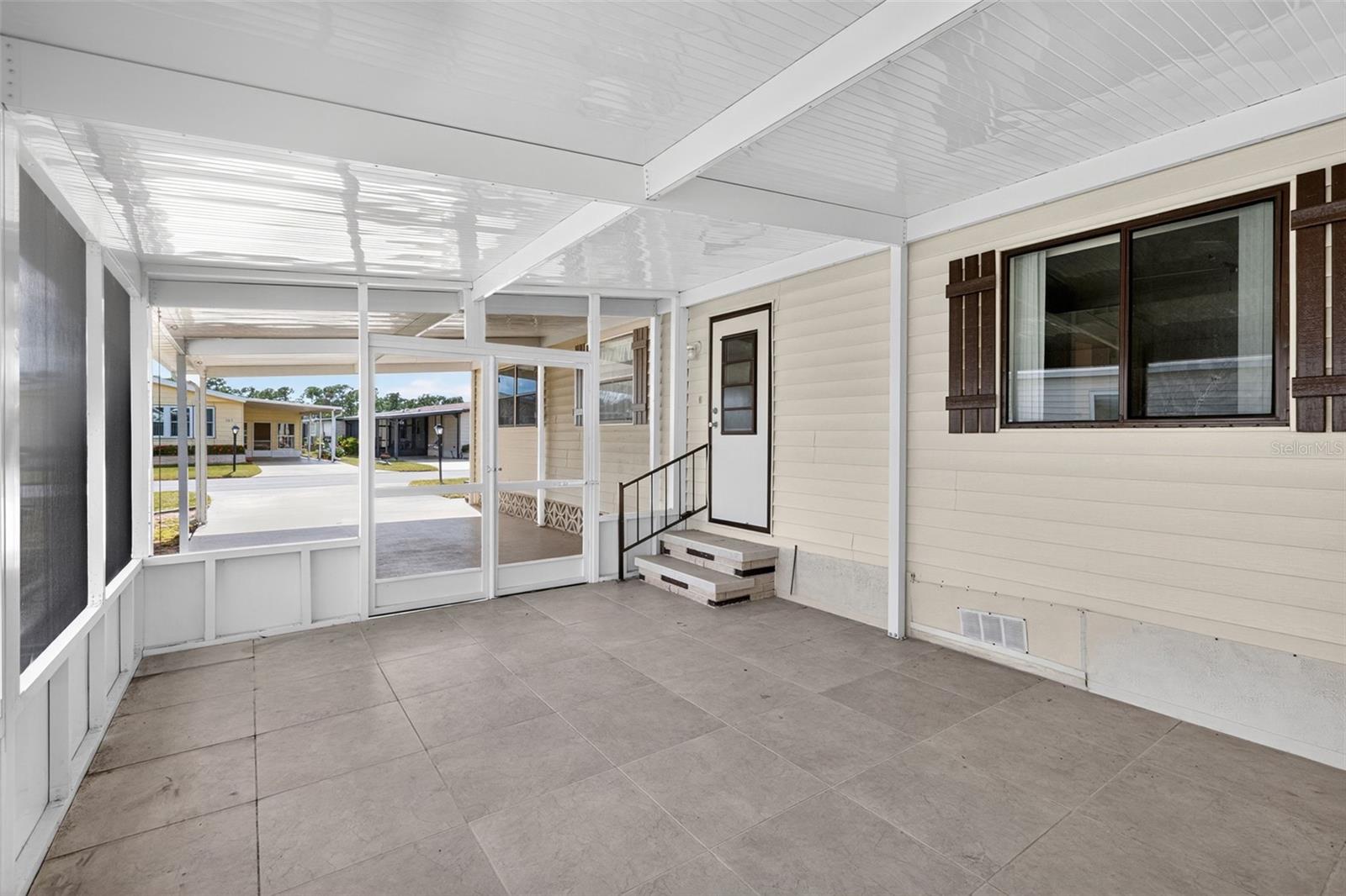 Image 27 of 75 For 702 Del Luna Drive