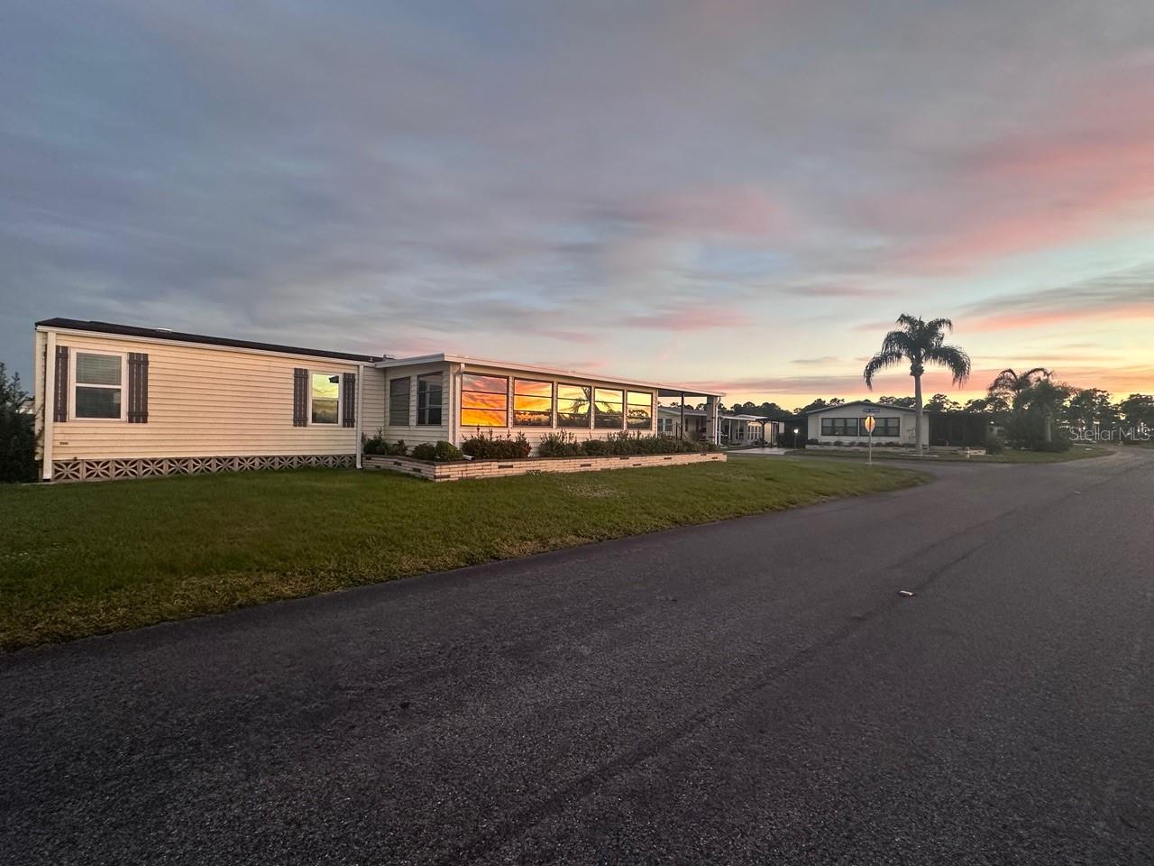 Image 29 of 75 For 702 Del Luna Drive