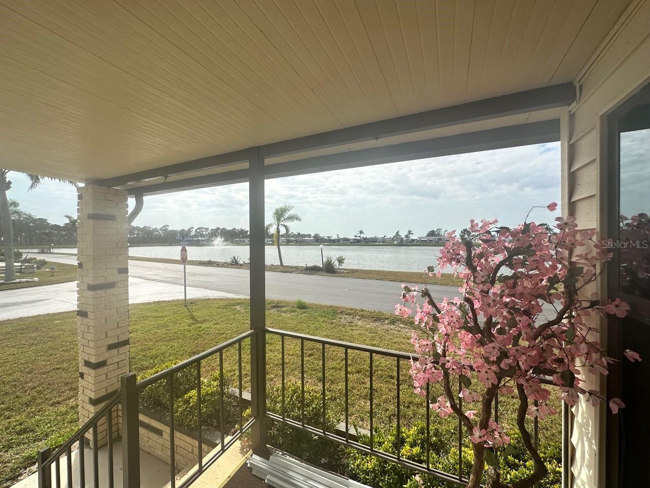 Image 3 of 75 For 702 Del Luna Drive