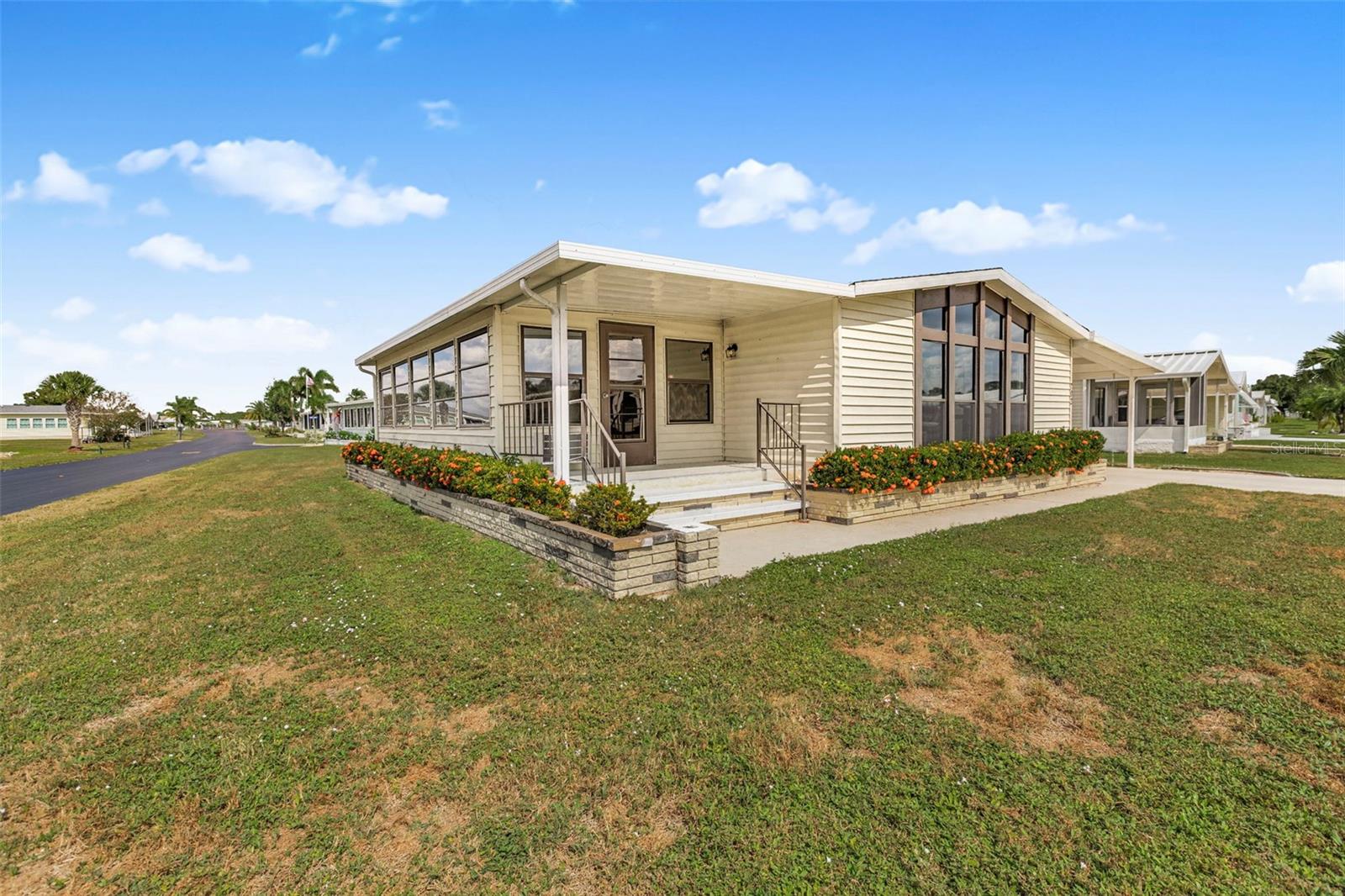 Image 31 of 75 For 702 Del Luna Drive