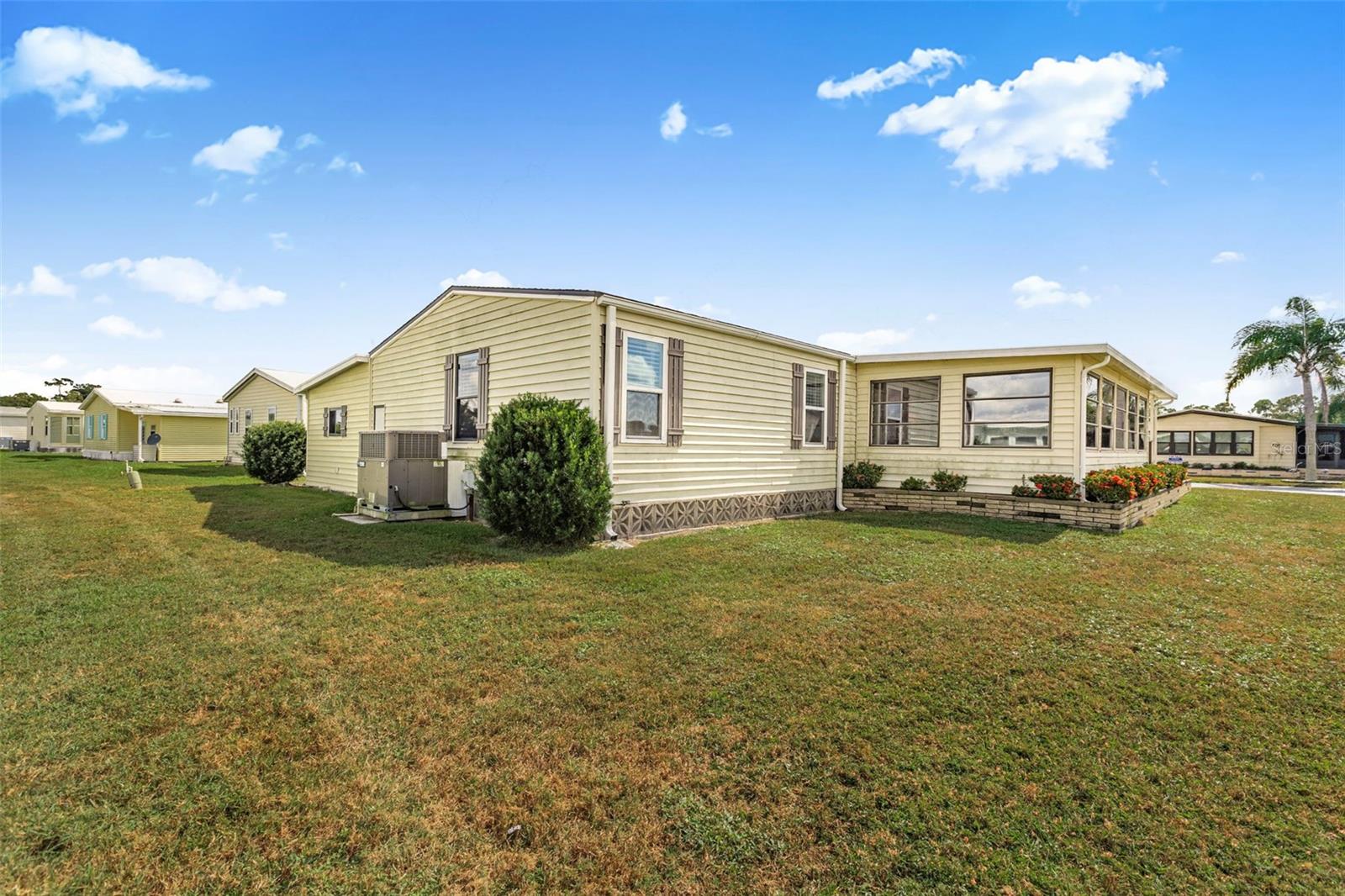 Image 32 of 75 For 702 Del Luna Drive