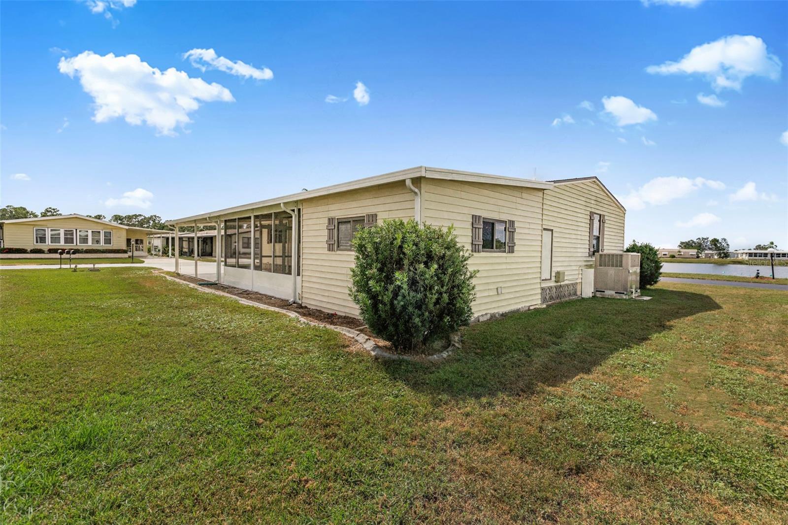 Image 33 of 75 For 702 Del Luna Drive