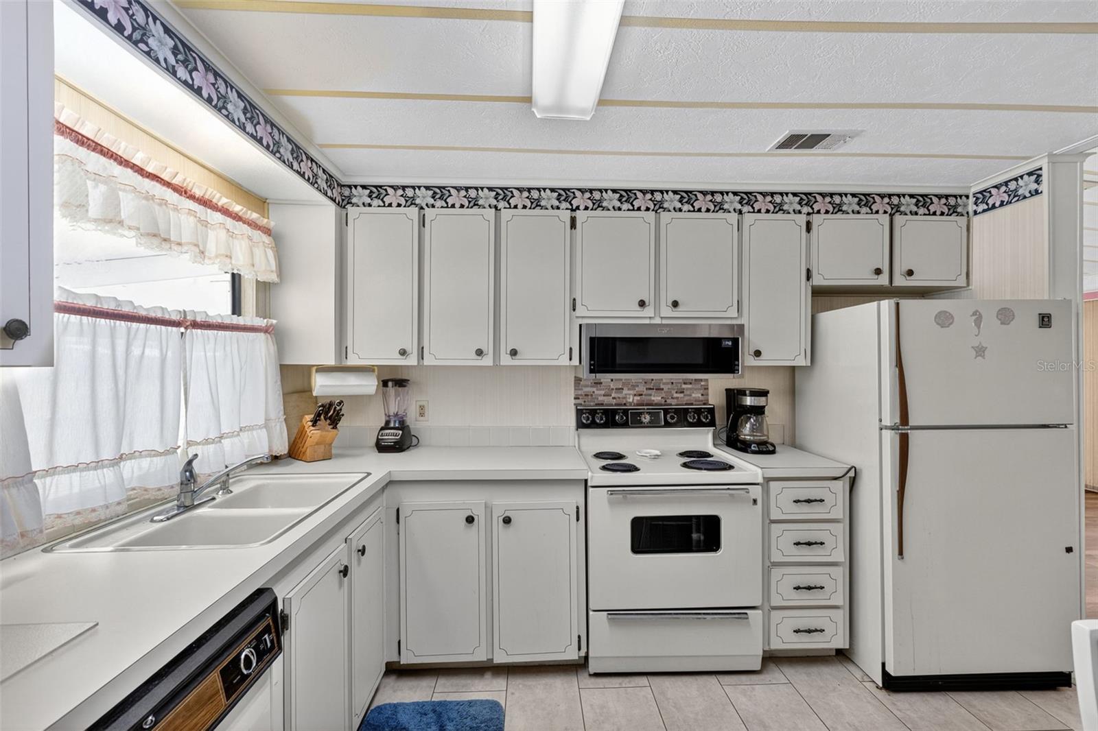 Image 8 of 75 For 702 Del Luna Drive