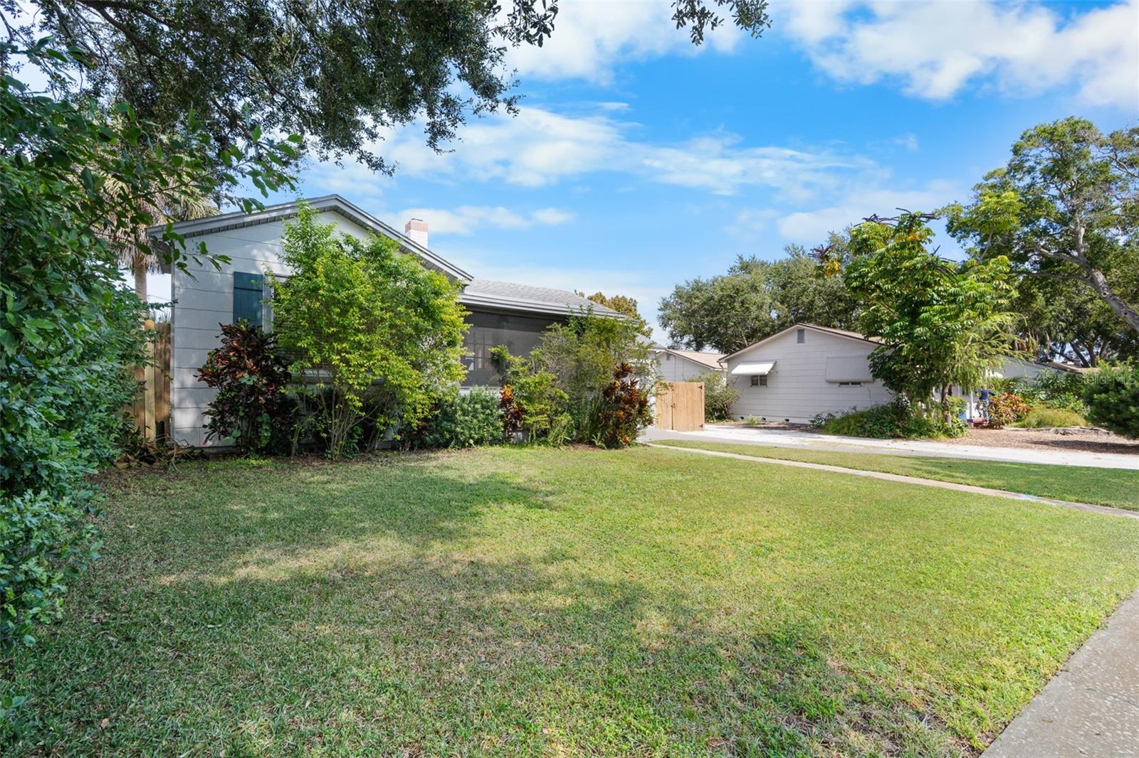 Image 22 of 36 For 1535 35th Avenue N