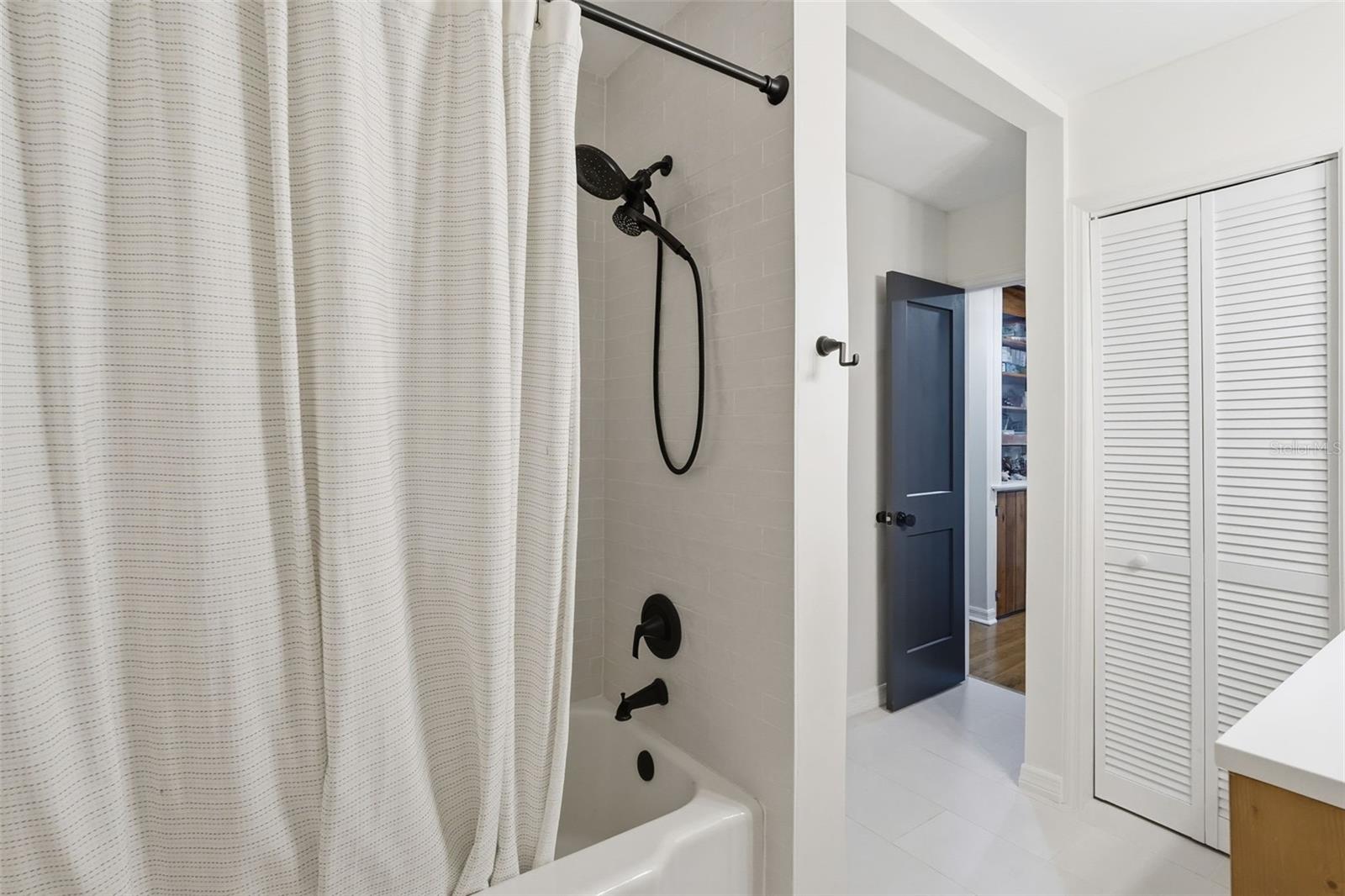 Image 20 of 41 For 517 Avery Avenue