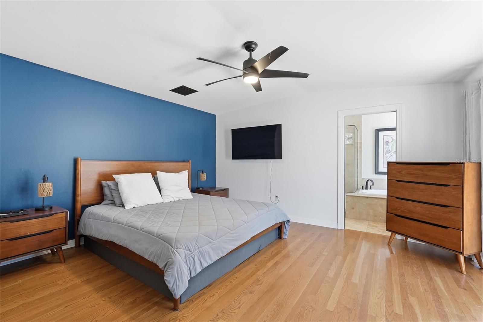 Image 27 of 41 For 517 Avery Avenue