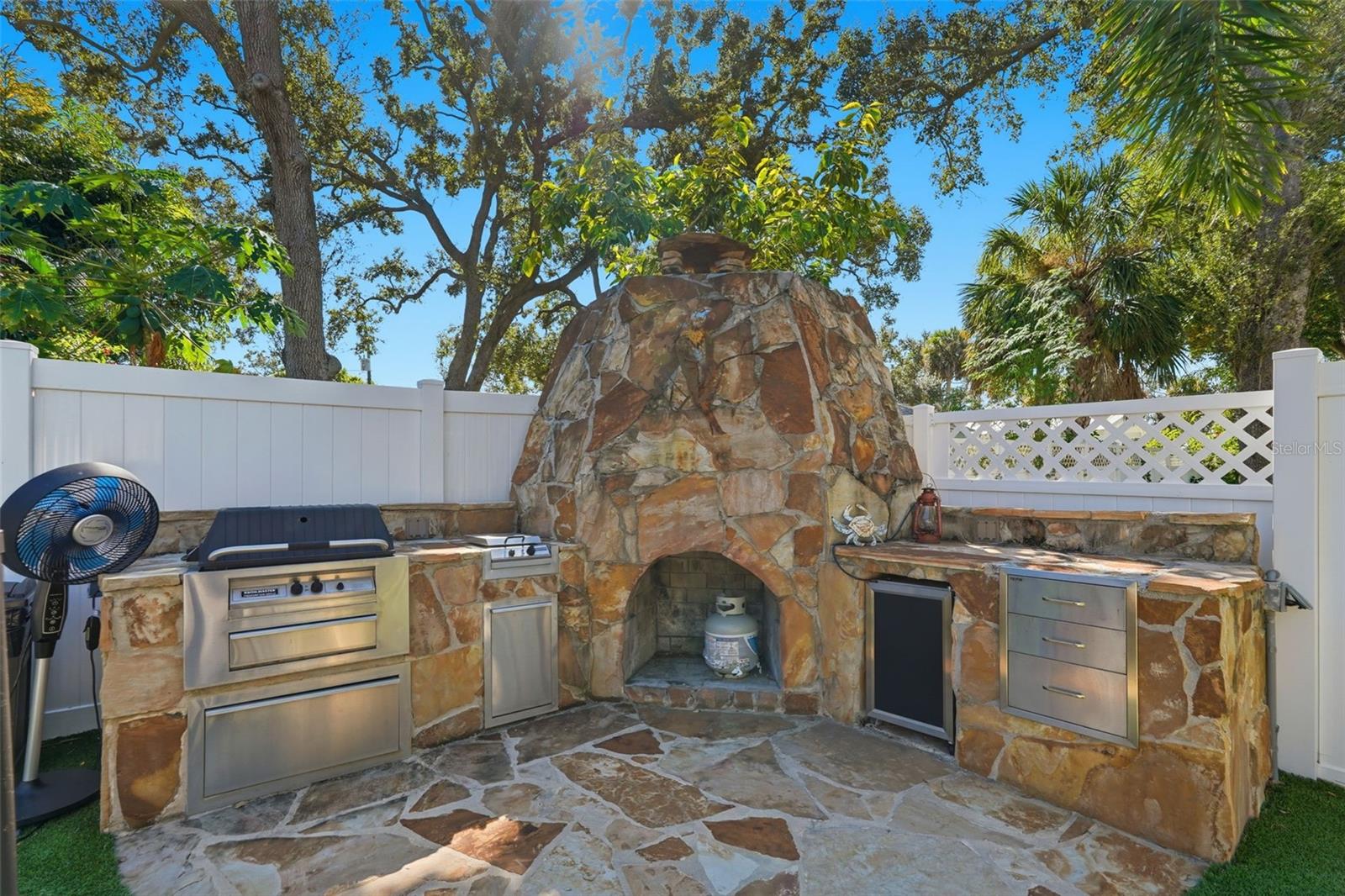 Image 36 of 41 For 517 Avery Avenue