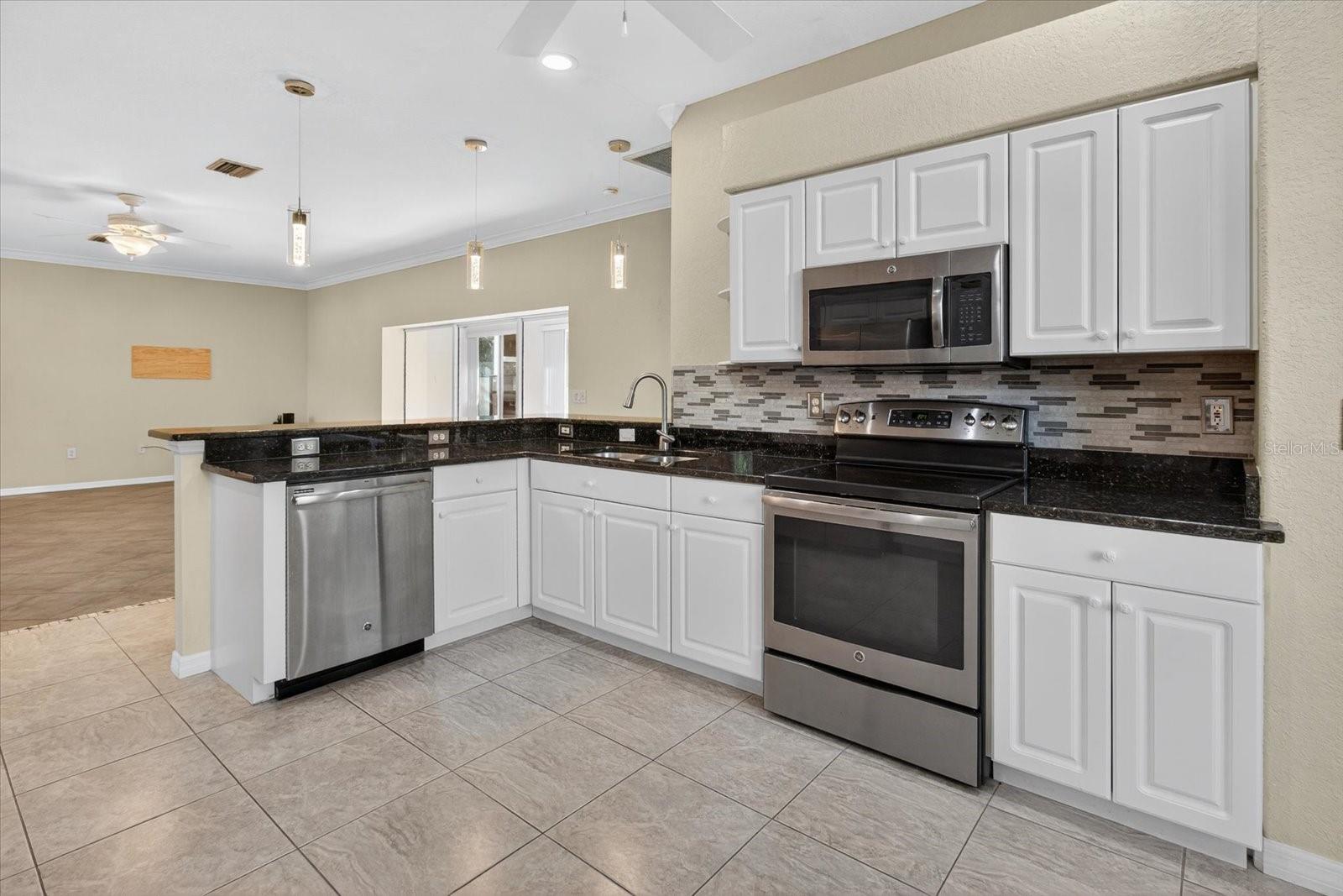 Image 23 of 77 For 5507 31st Court E