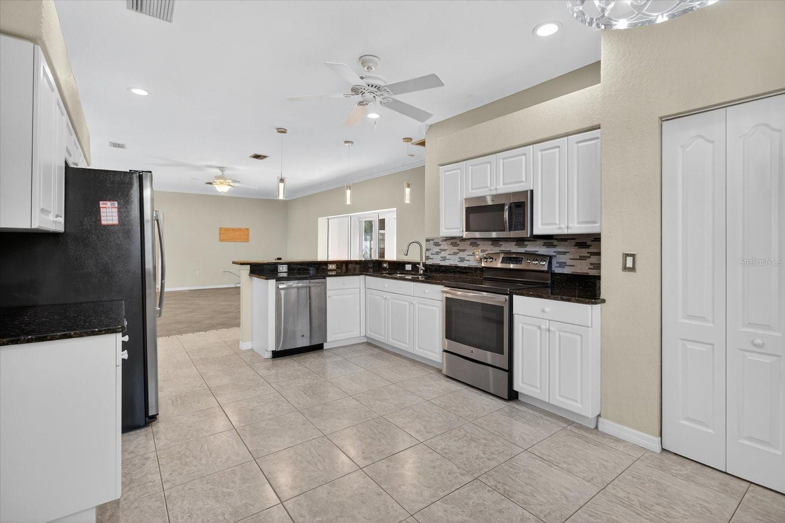 Image 25 of 77 For 5507 31st Court E