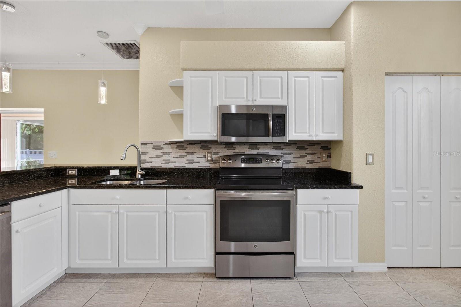 Image 27 of 77 For 5507 31st Court E