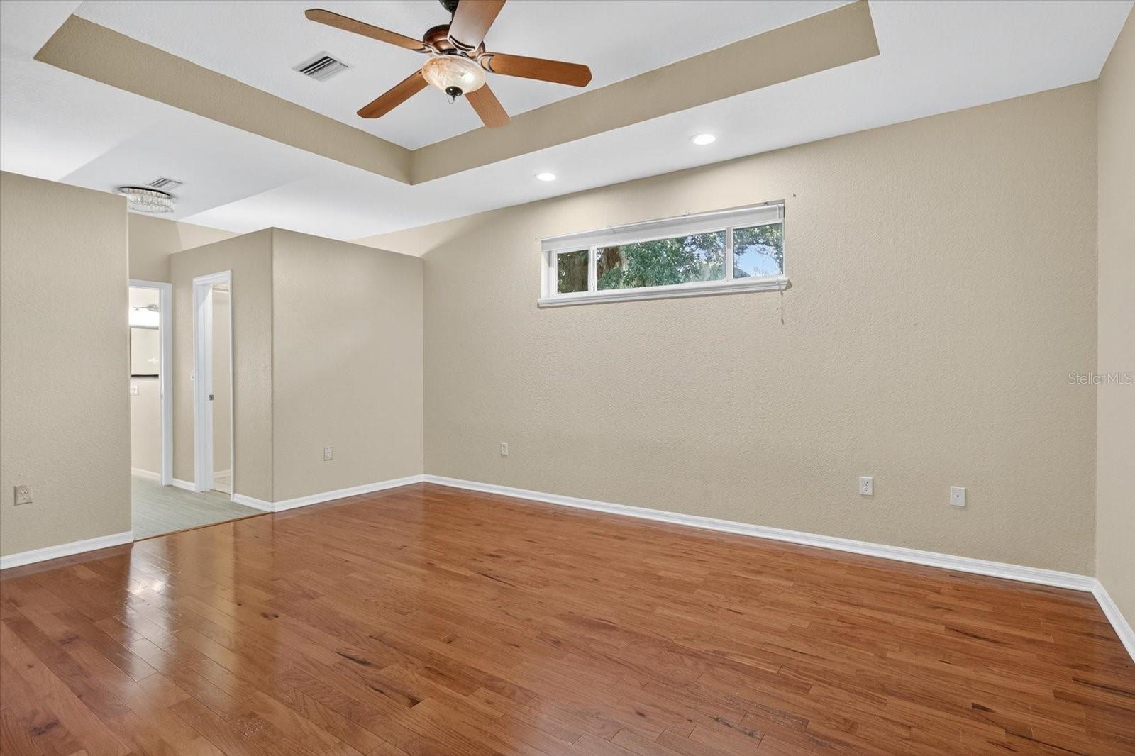 Image 29 of 77 For 5507 31st Court E