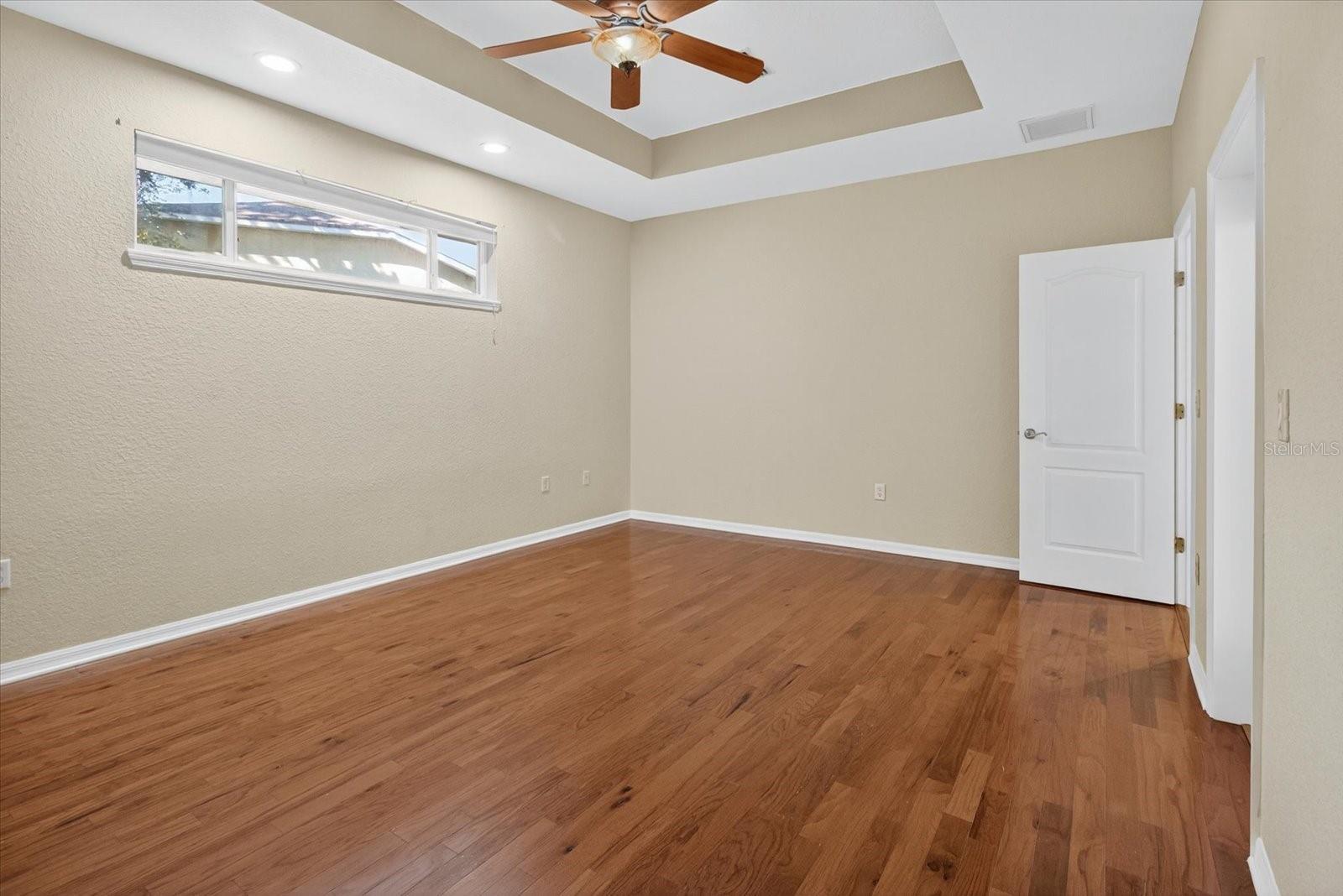 Image 33 of 77 For 5507 31st Court E