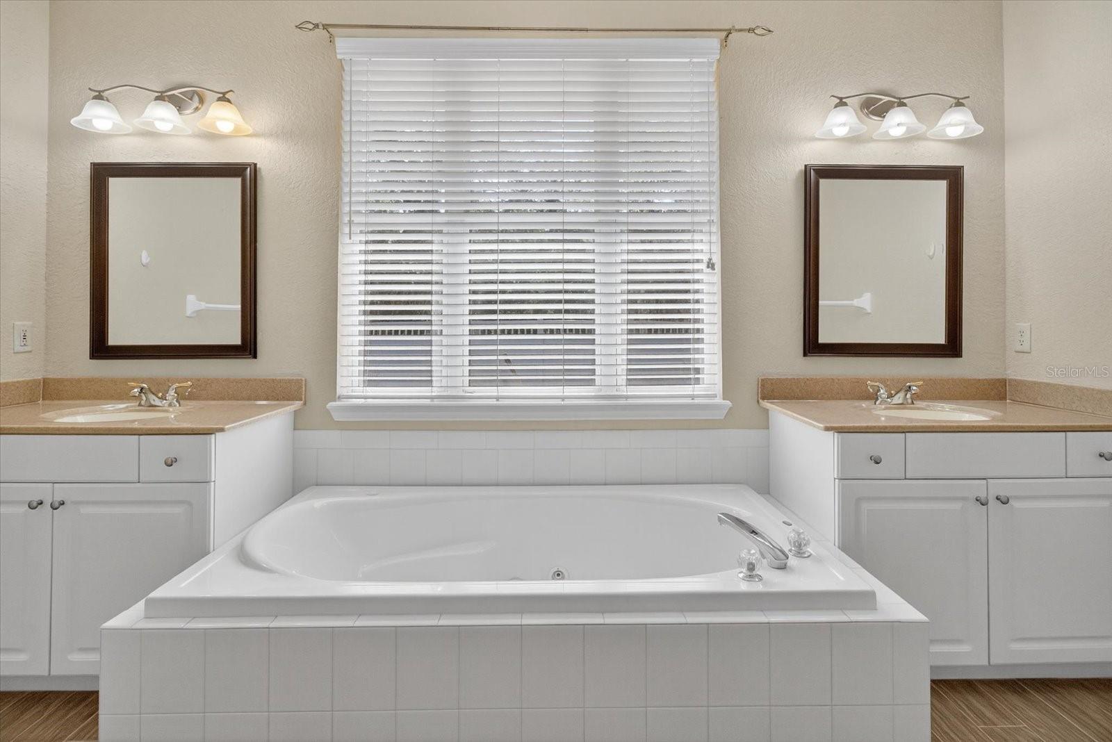 Image 36 of 77 For 5507 31st Court E