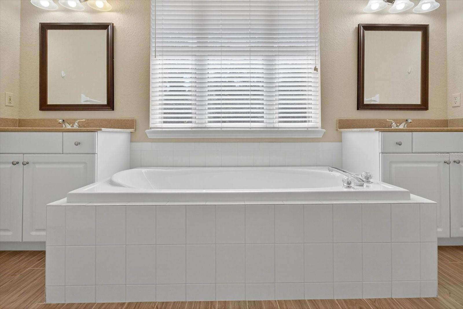 Image 37 of 77 For 5507 31st Court E