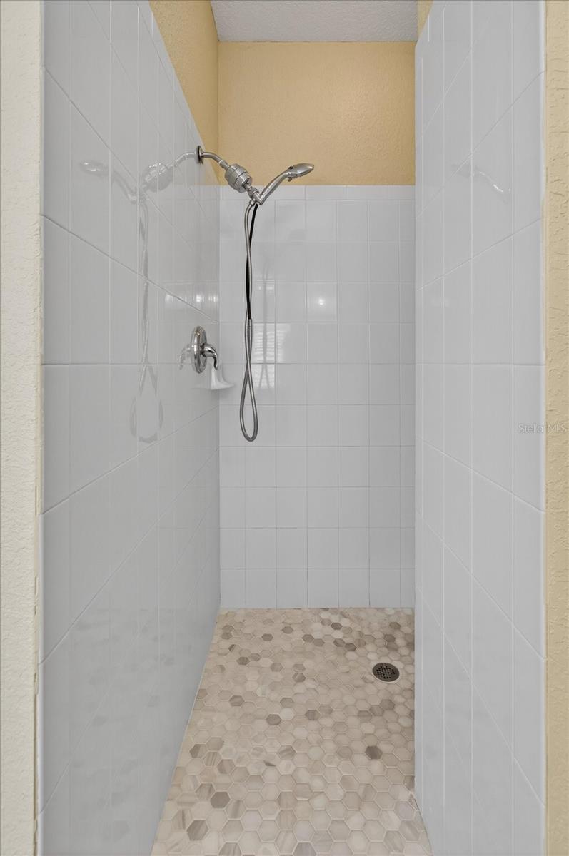 Image 40 of 77 For 5507 31st Court E