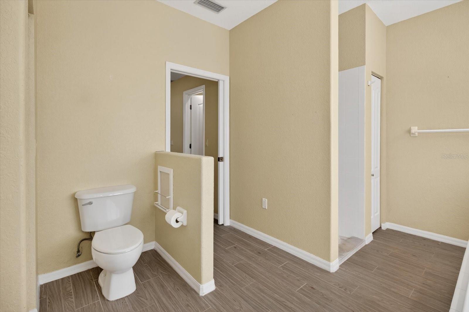 Image 41 of 77 For 5507 31st Court E