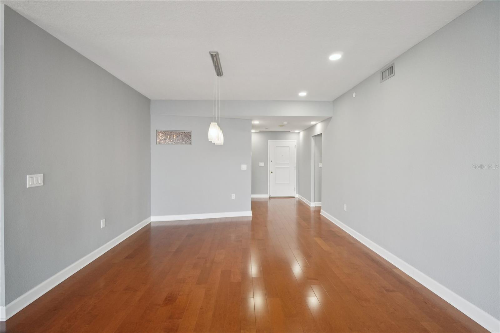 Image 10 of 35 For 1 Beach Drive Se 2305