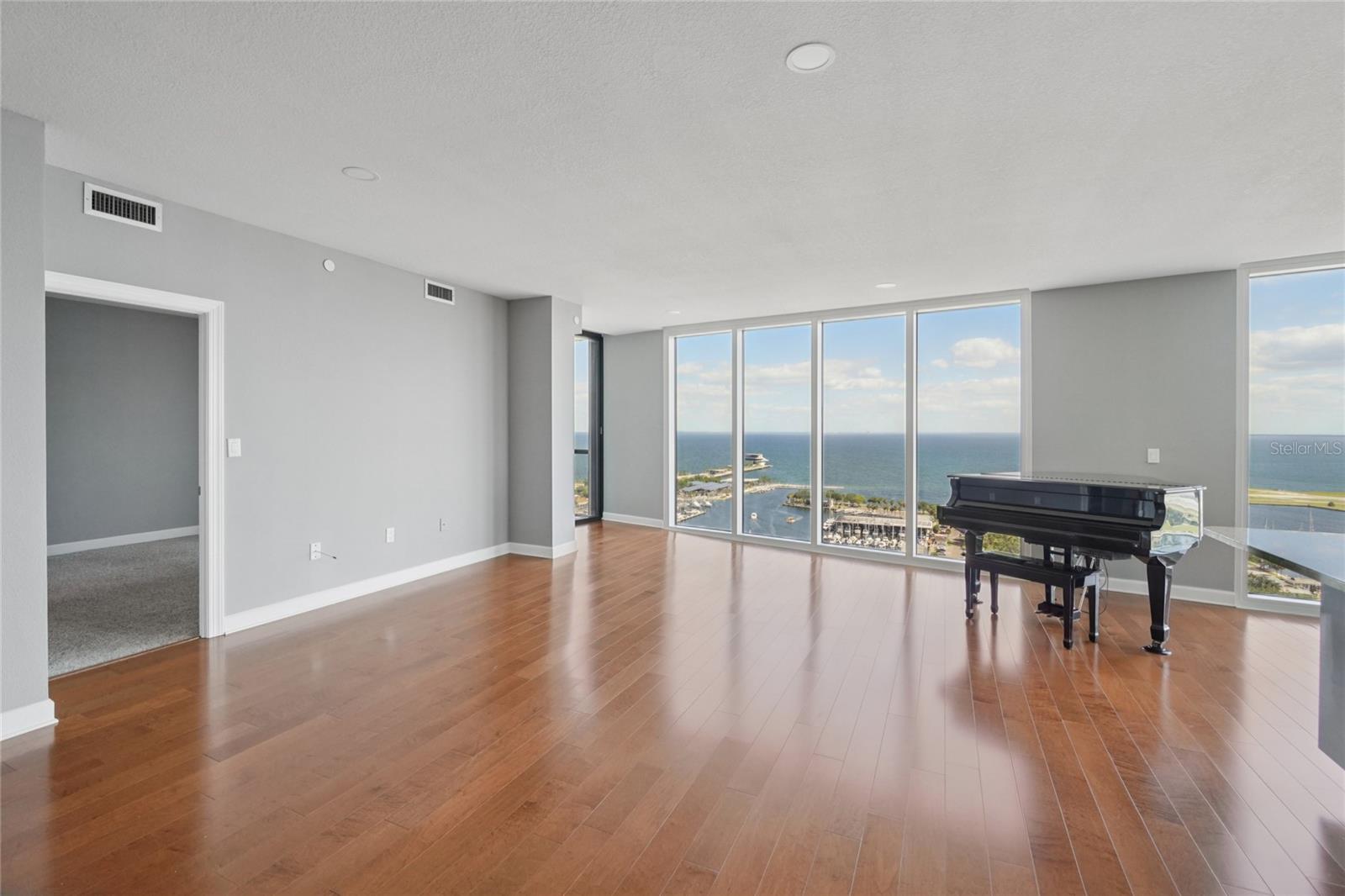 Image 11 of 35 For 1 Beach Drive Se 2305