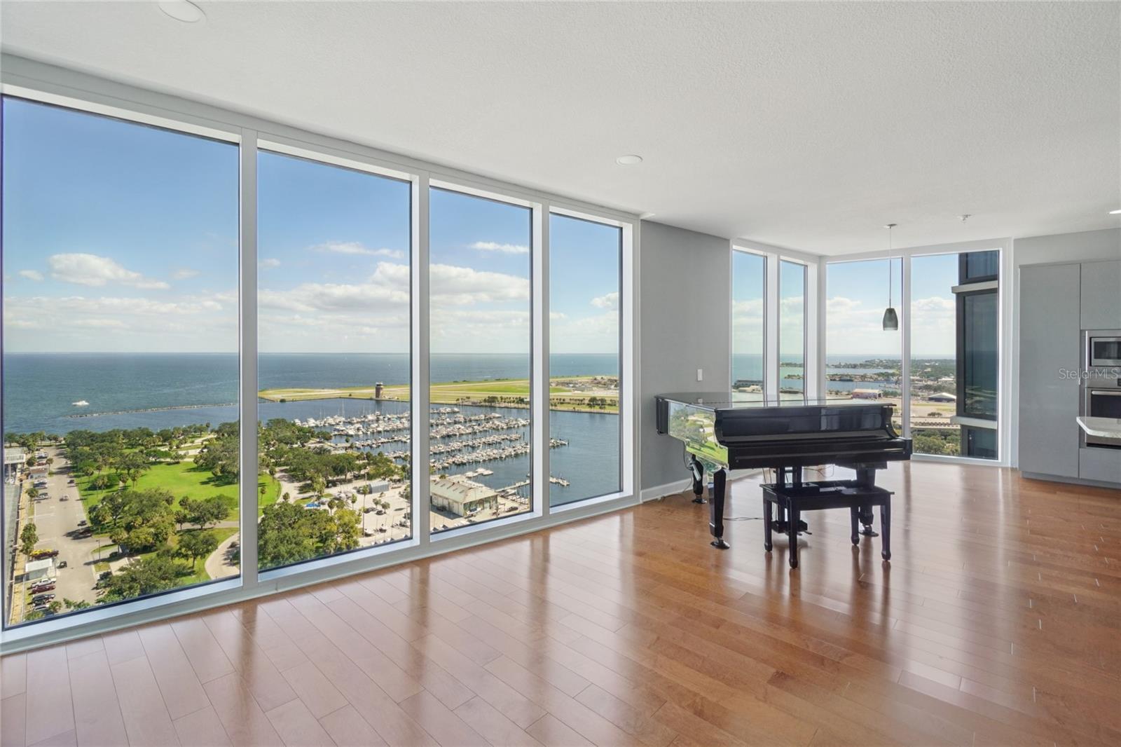 Image 12 of 35 For 1 Beach Drive Se 2305