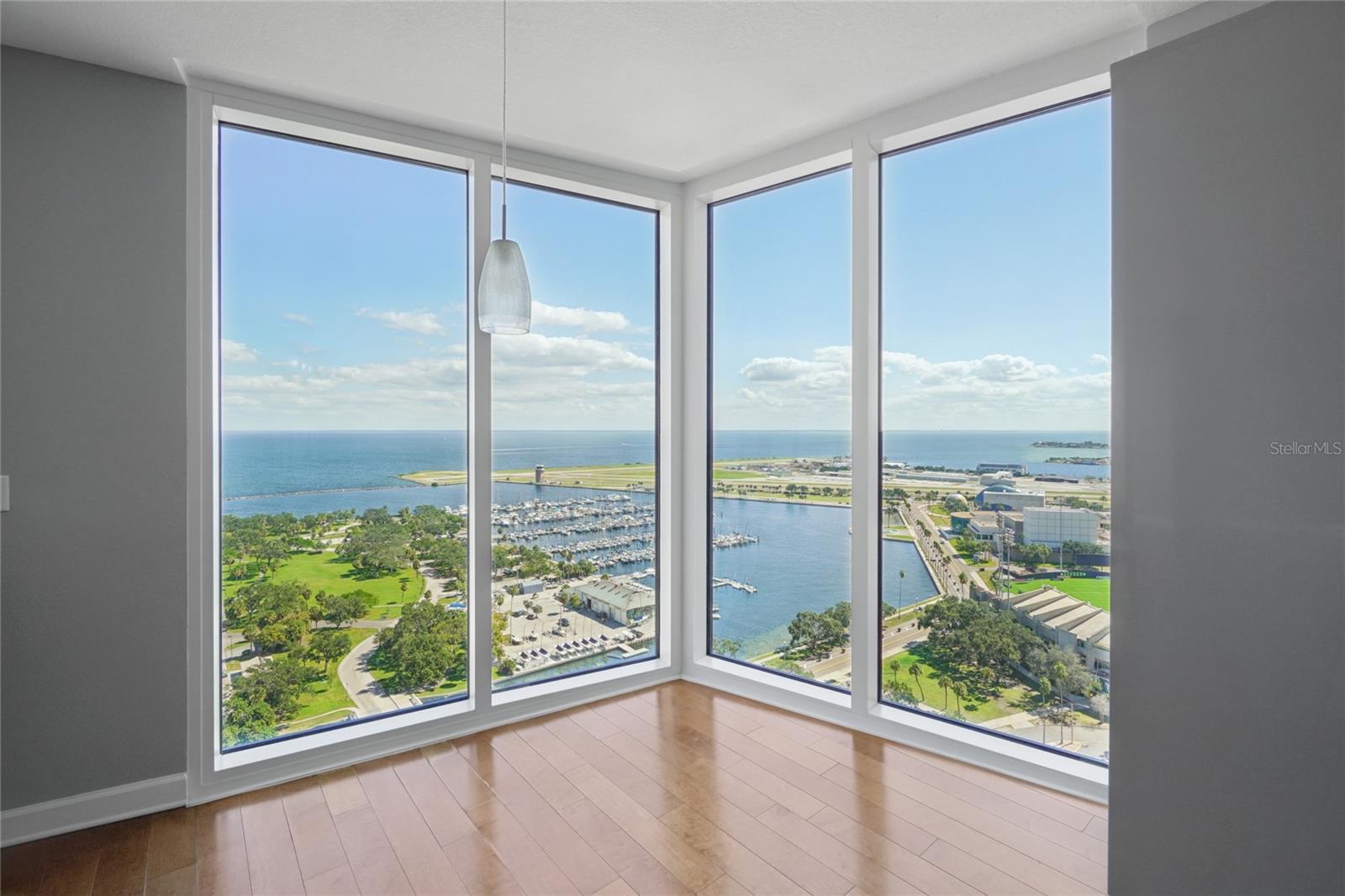 Image 14 of 35 For 1 Beach Drive Se 2305