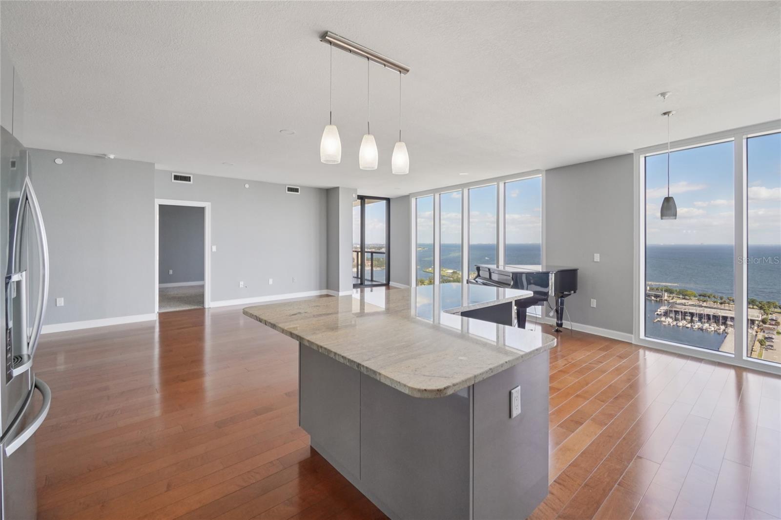 Image 16 of 35 For 1 Beach Drive Se 2305