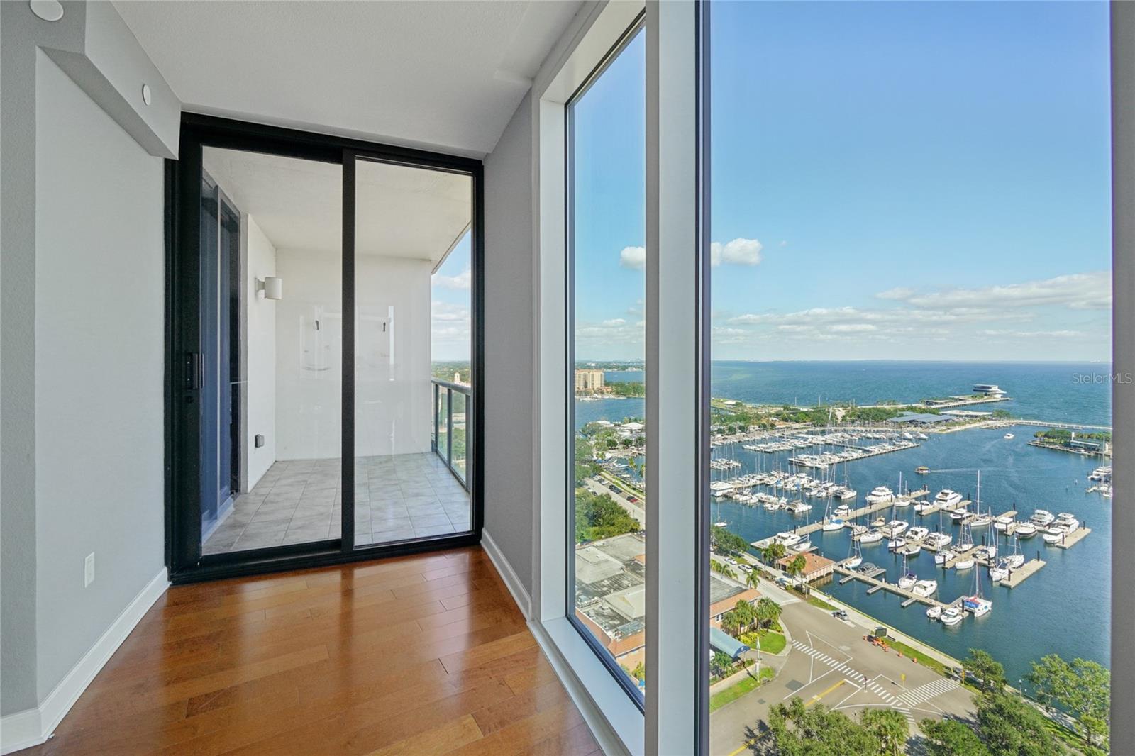 Image 17 of 35 For 1 Beach Drive Se 2305