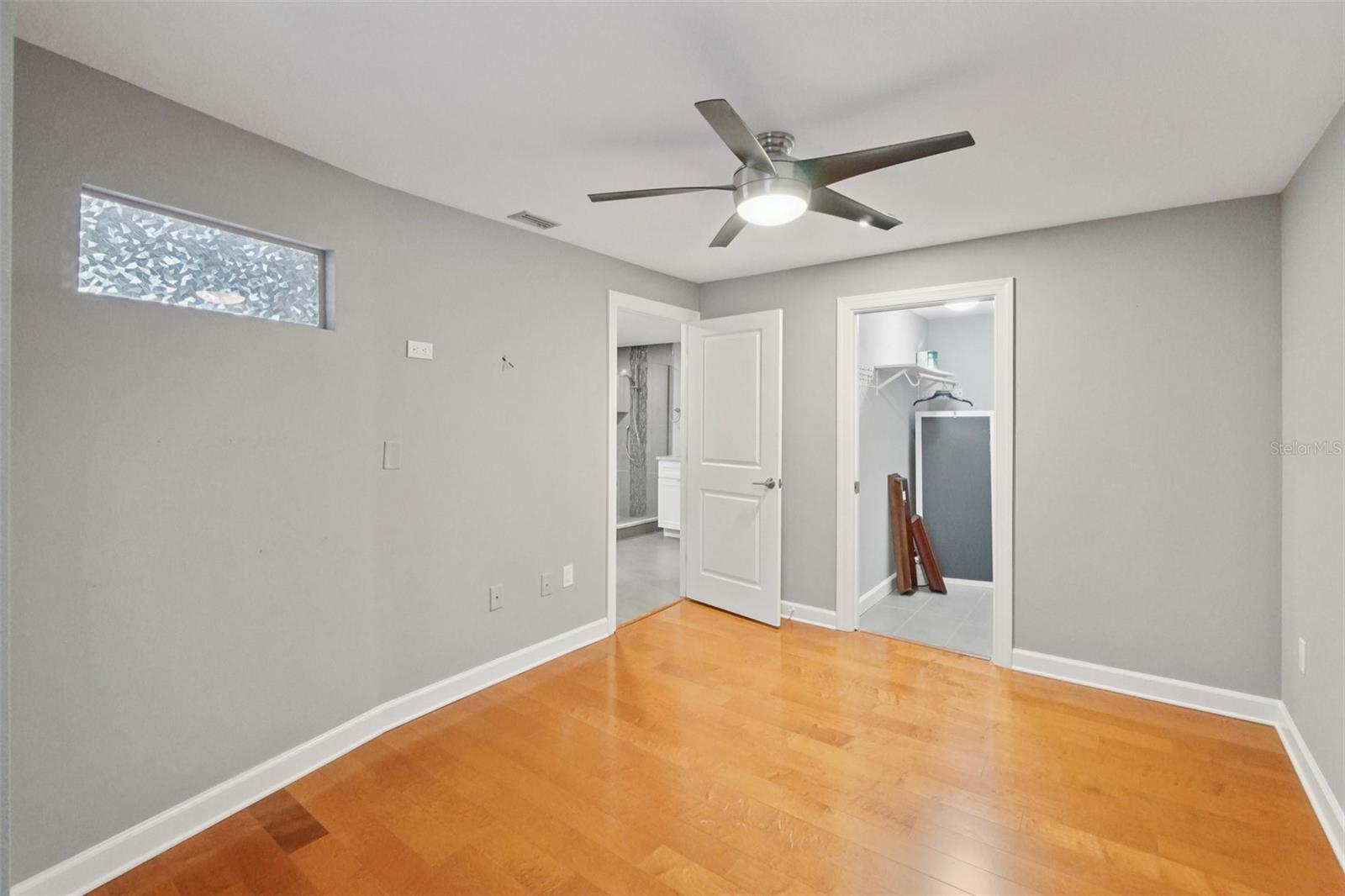 Image 20 of 35 For 1 Beach Drive Se 2305