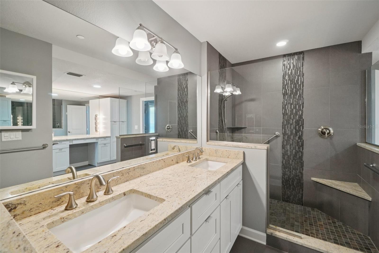 Image 25 of 35 For 1 Beach Drive Se 2305