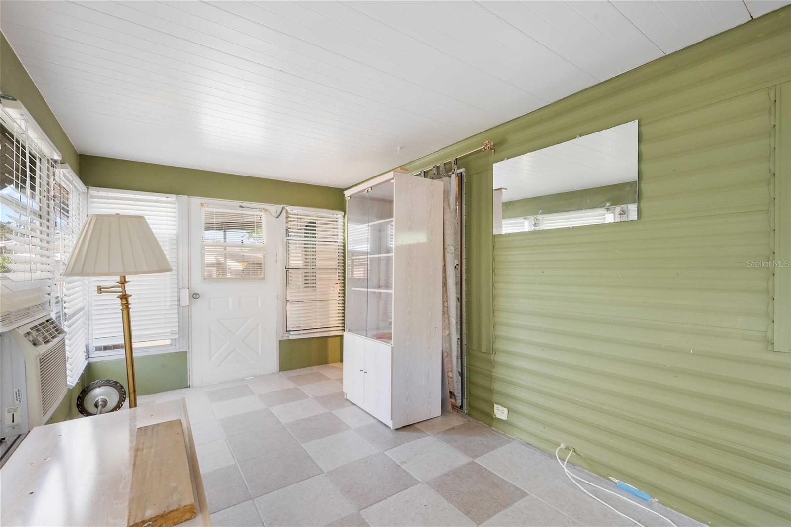 Image 20 of 32 For 585 Sky Harbor Drive 418