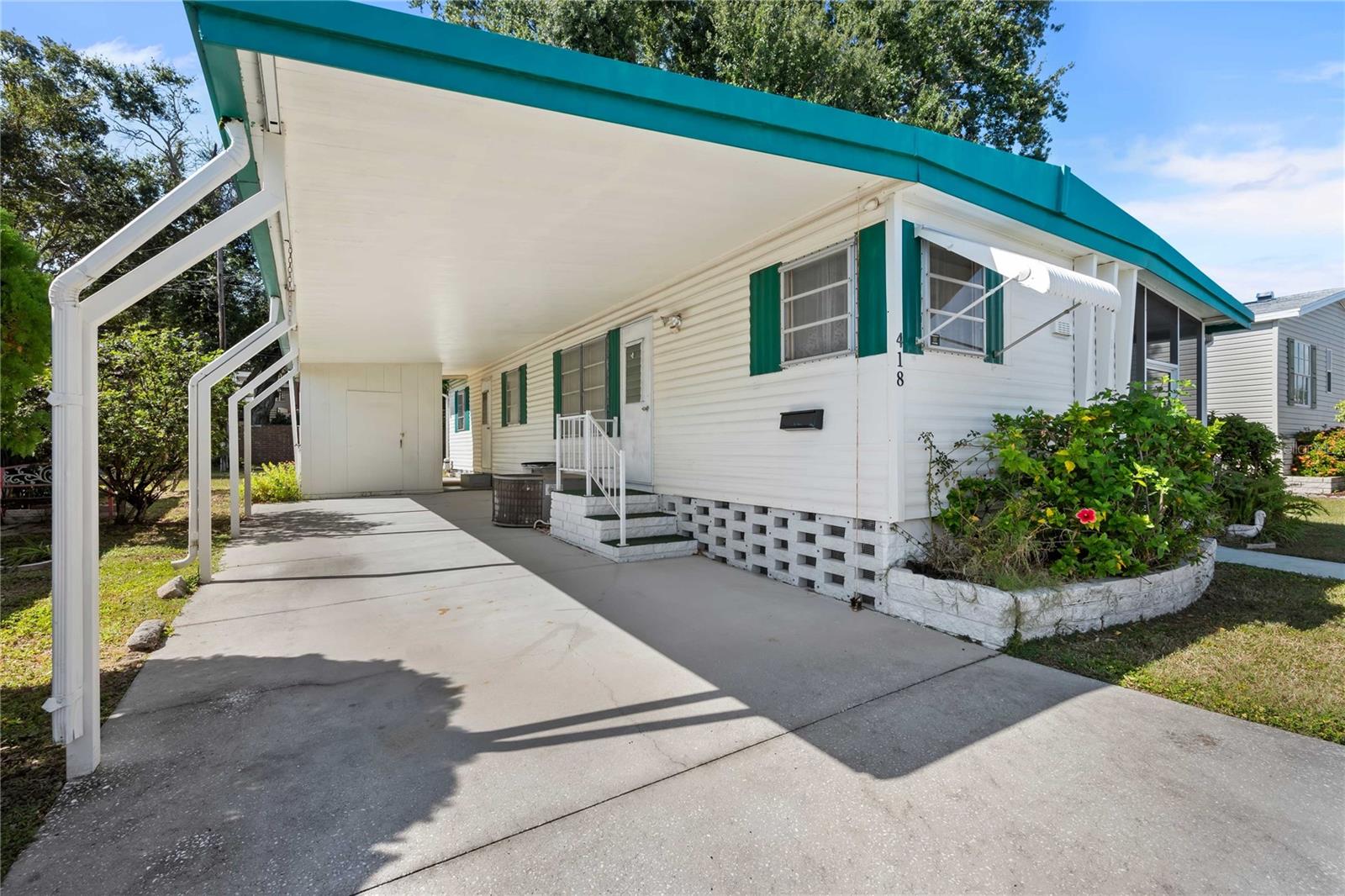 Image 3 of 32 For 585 Sky Harbor Drive 418