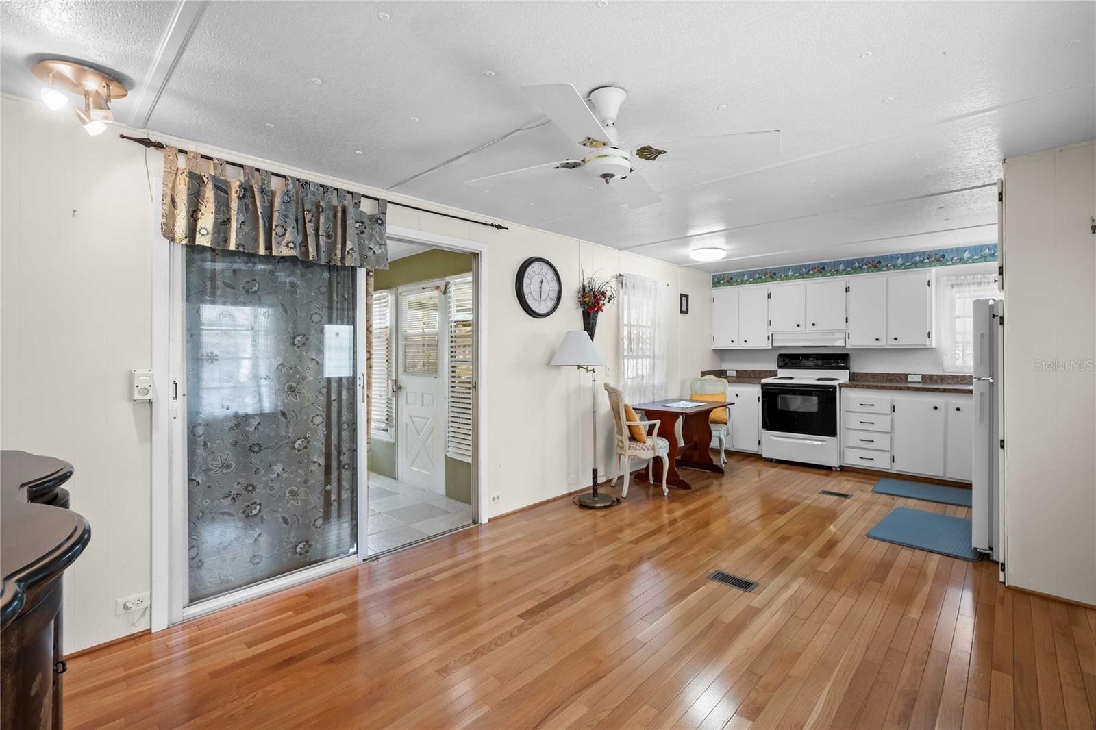 Image 6 of 32 For 585 Sky Harbor Drive 418