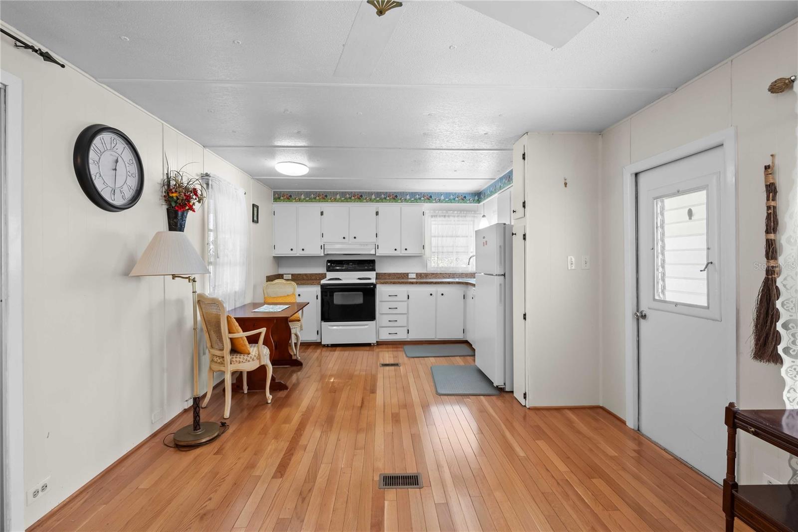 Image 7 of 32 For 585 Sky Harbor Drive 418