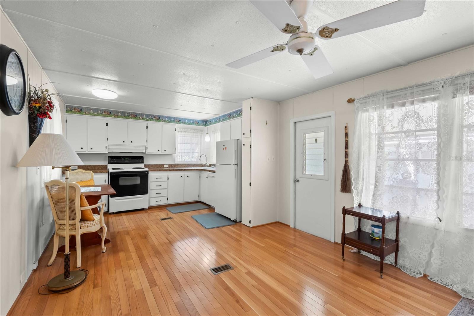 Image 8 of 32 For 585 Sky Harbor Drive 418