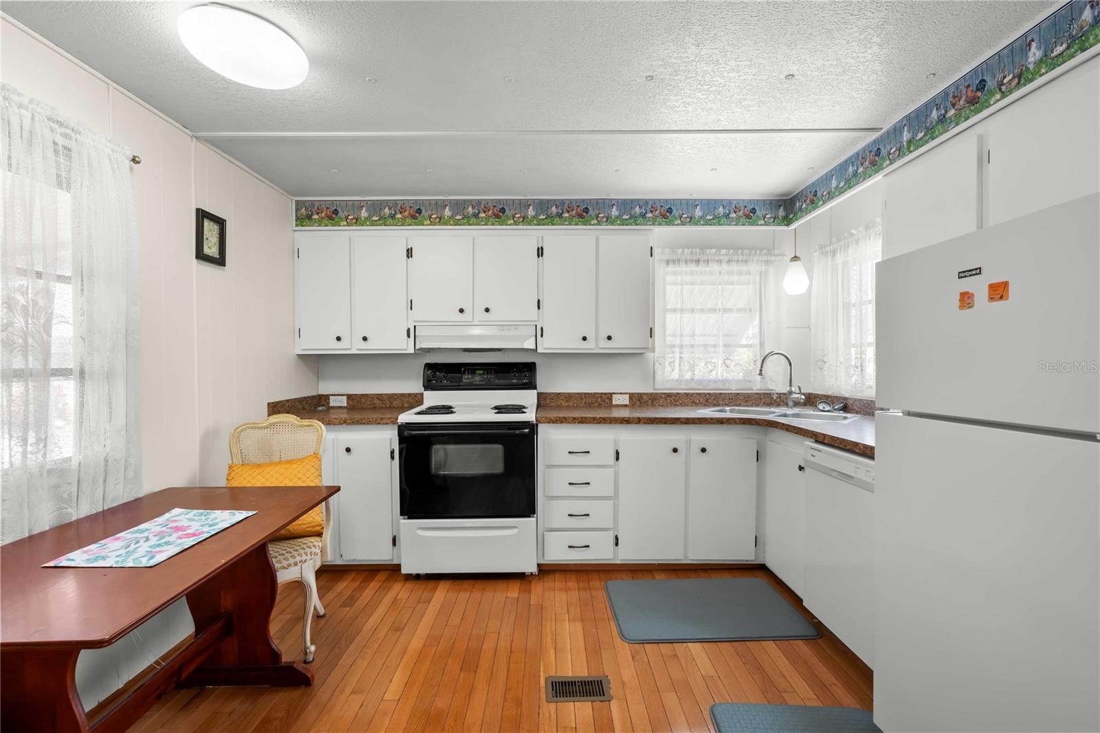 Image 9 of 32 For 585 Sky Harbor Drive 418