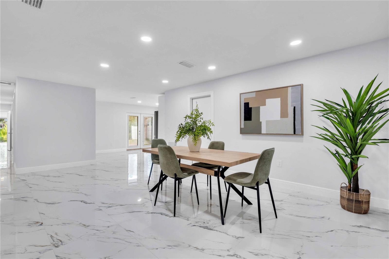 Image 10 of 42 For 323 Freeport Avenue Ne