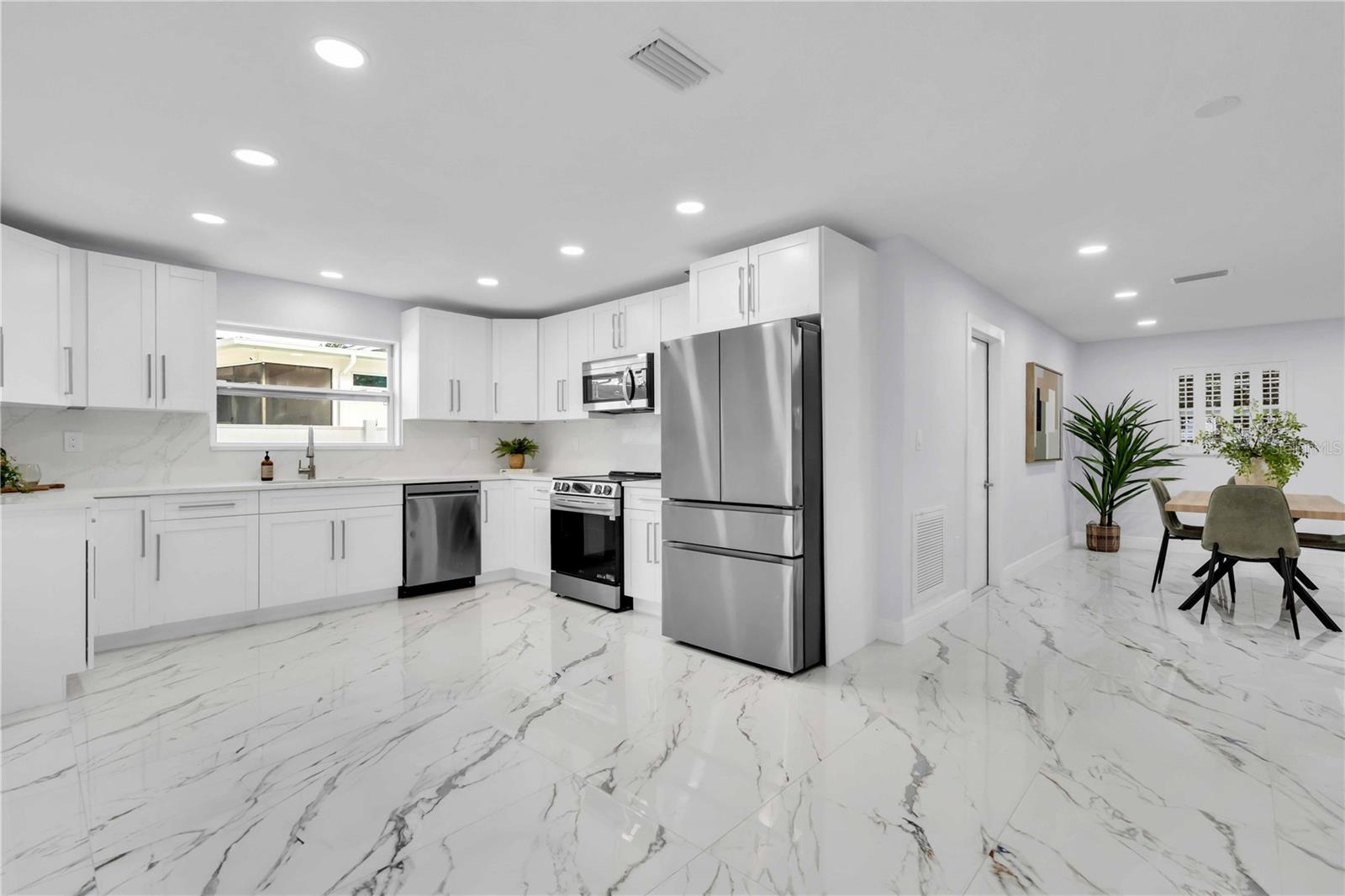 Image 11 of 42 For 323 Freeport Avenue Ne